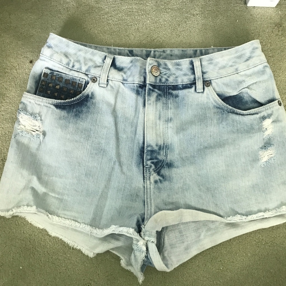 H&M DIVIDED ACID WASH BLUE HIGH WAISTED SHORTS